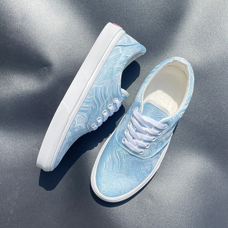 男鞋百搭夏季透气潮流潮鞋男士鞋子情侣学生低帮浅蓝色缎面帆布鞋