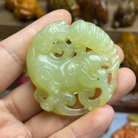 蛇纹石玉未镶嵌颈饰143