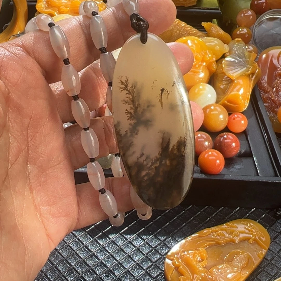 石英质玉未镶嵌颈饰