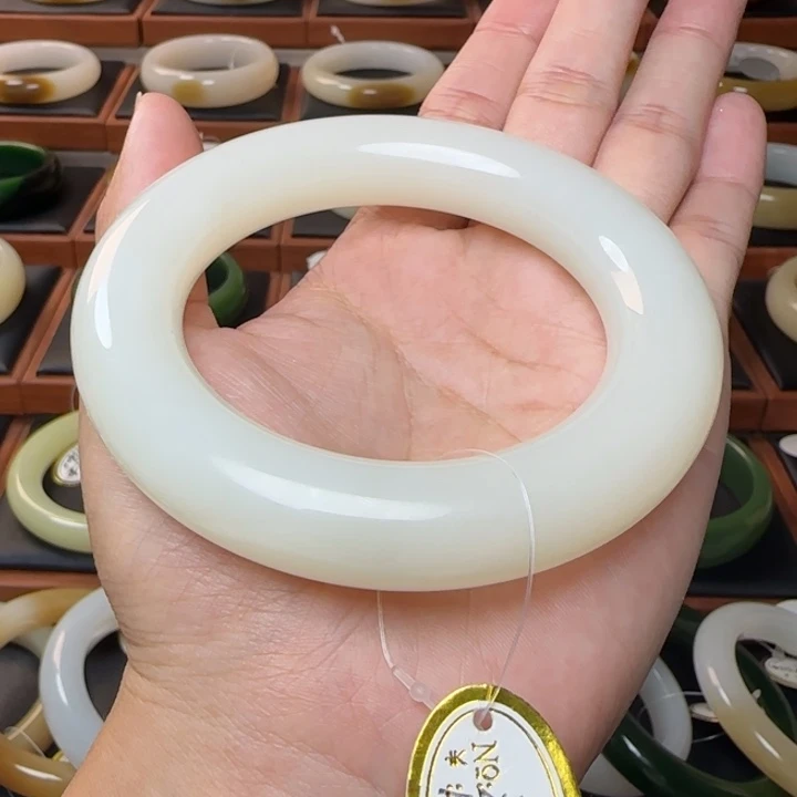 和田玉未镶嵌手镯暖白大胖圆58.2