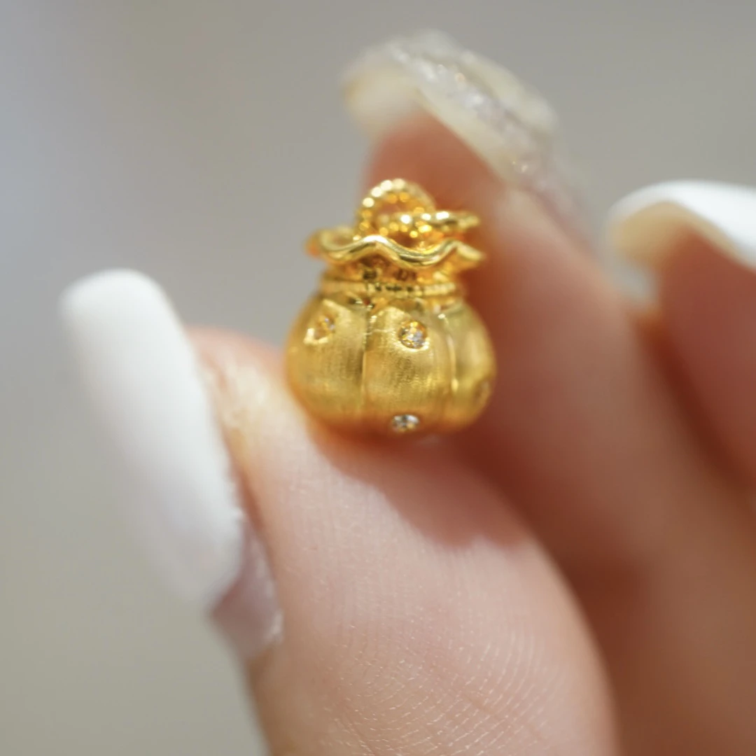 【宝曼珠宝】18K拉丝南瓜福袋小滴溜卡9X12mm