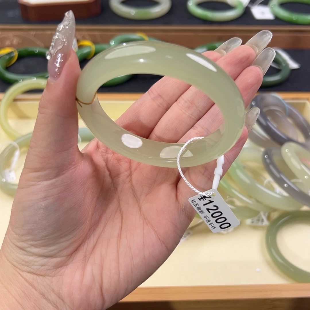 子***瑜和田玉未镶嵌手镯