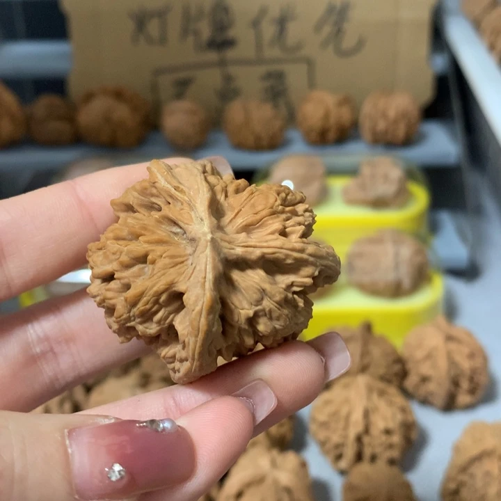 时***间文玩核桃吊坠异形单只，有瑕疵