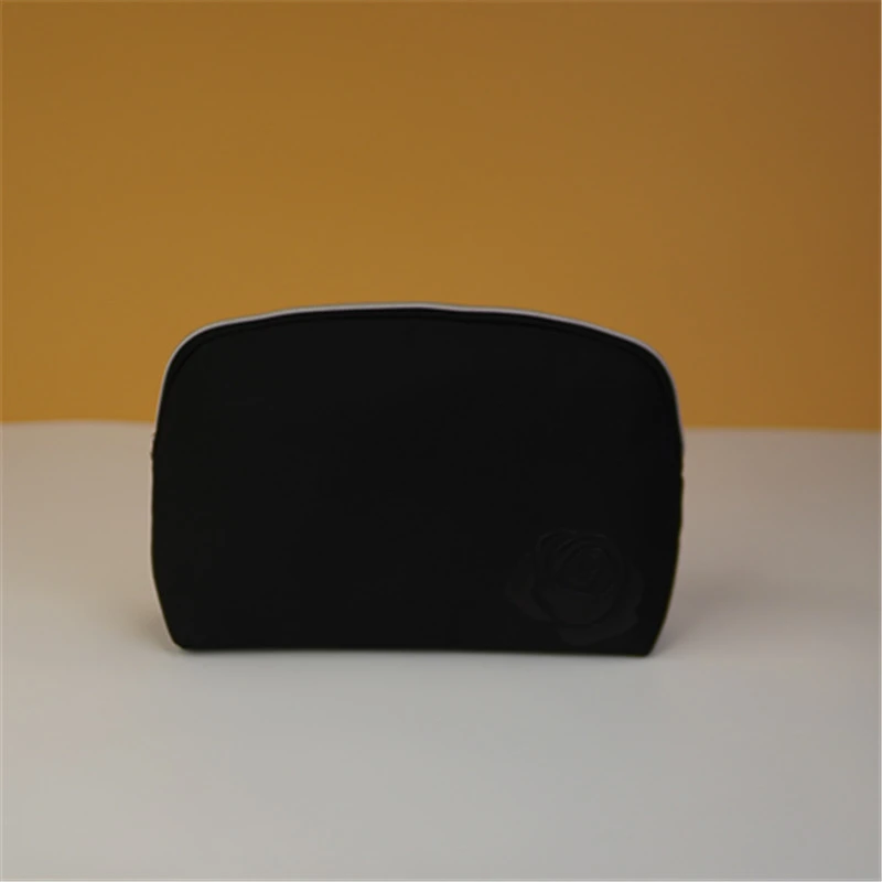 ly811 黑色布艺贝壳型化妆包 便携简约收纳包 高级感女士手拿包包