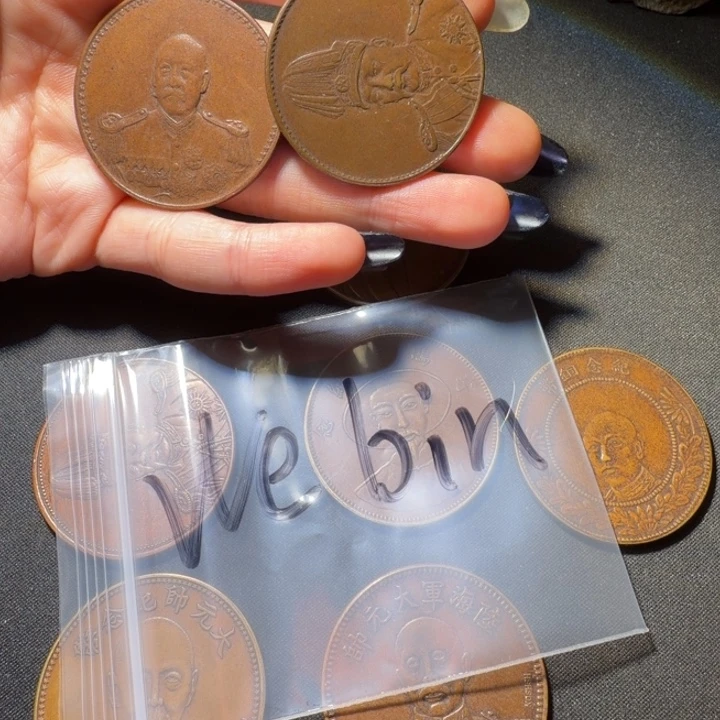 W***n两枚工艺品铜币摆件