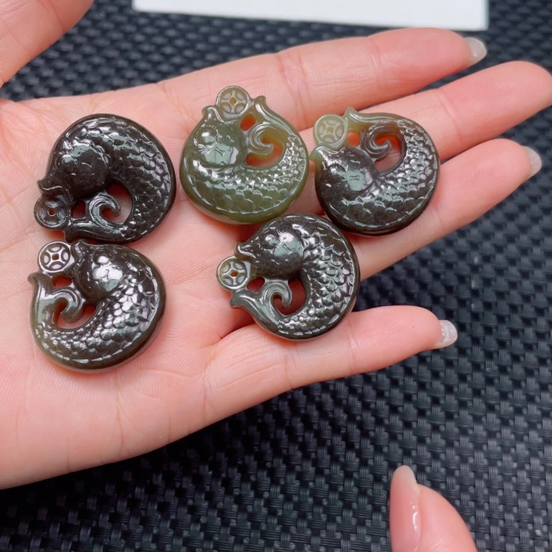 和田玉未镶嵌颈饰全糖鱼吊坠