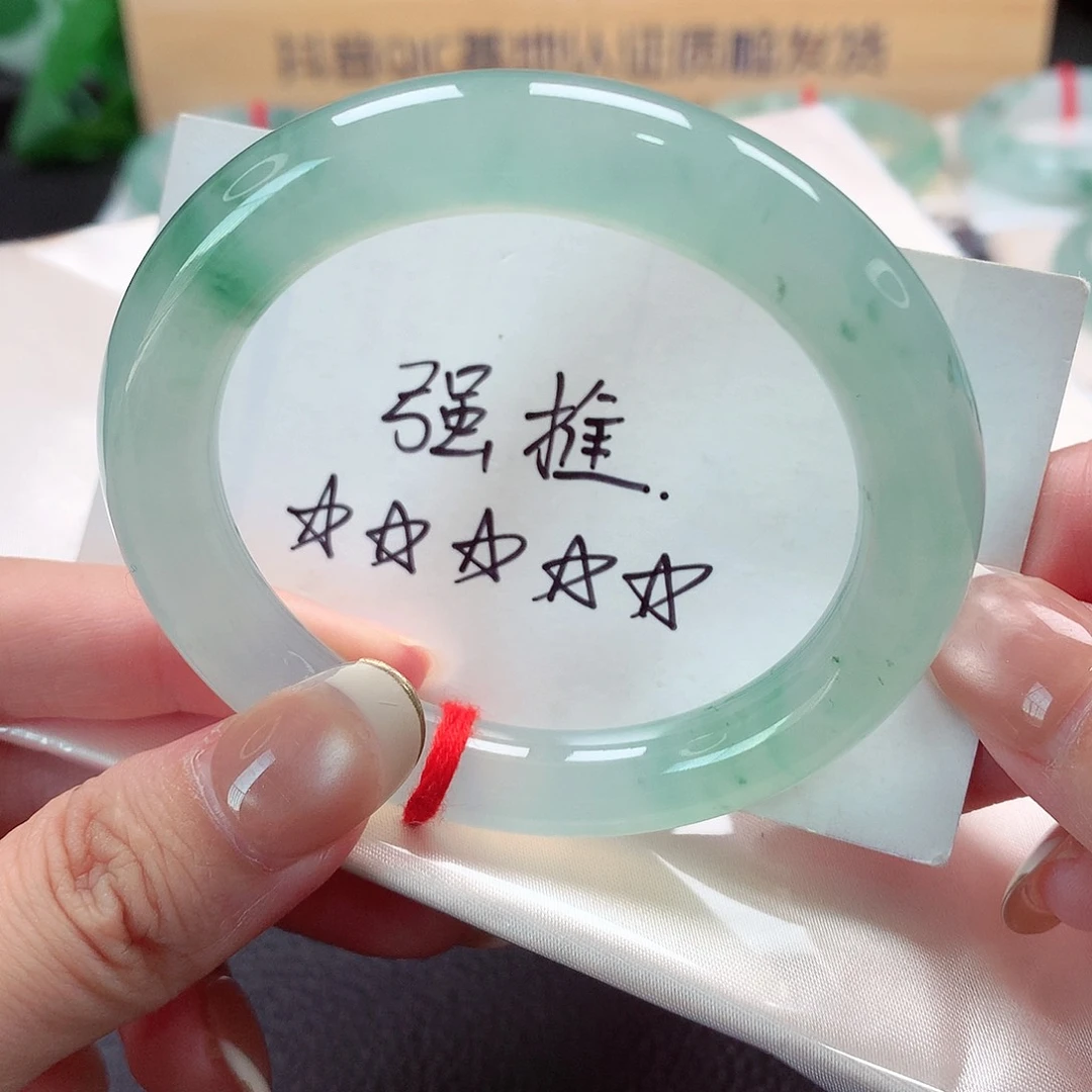 未镶嵌手镯（圆镯）翡翠天然a货翡翠
