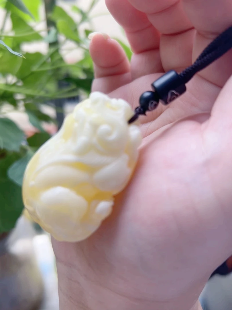 精品 金白 大貔貅 蜡浓饱满 雕工精湛 品质高货 克重21 克 喜欢吧