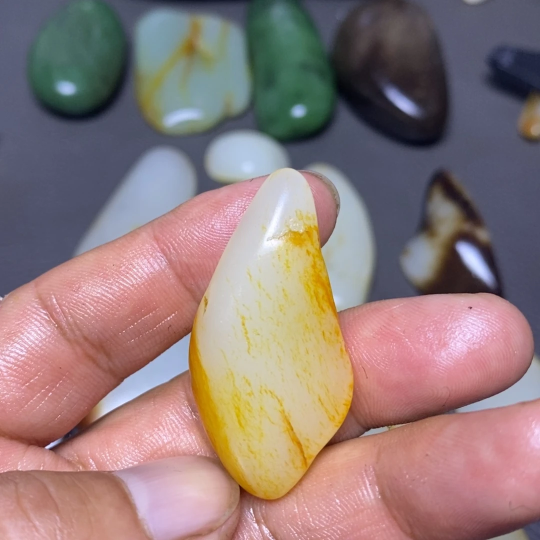 和田玉（糖玉）未镶嵌挂件