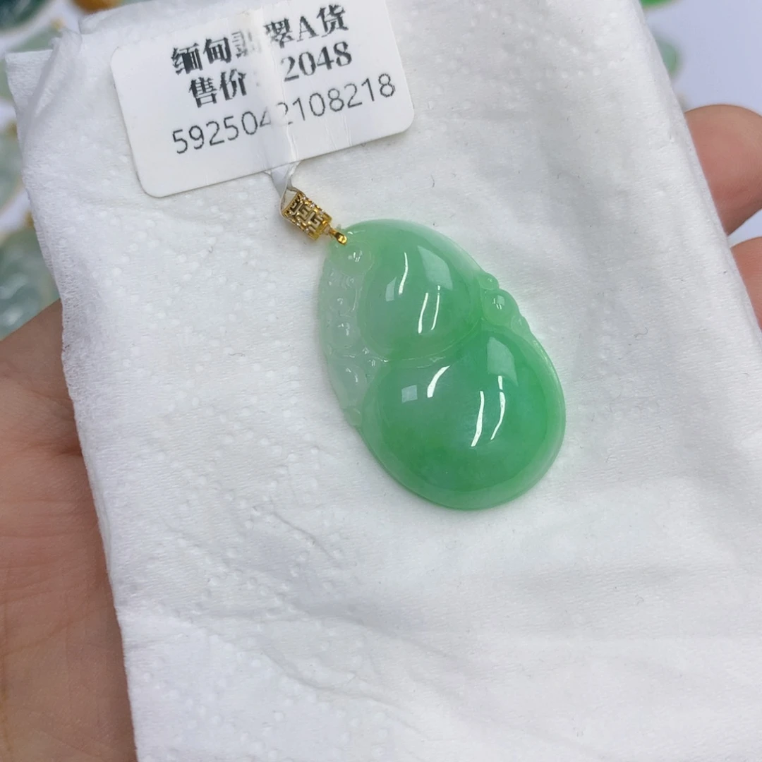 翡翠18K金镶嵌颈饰翡翠