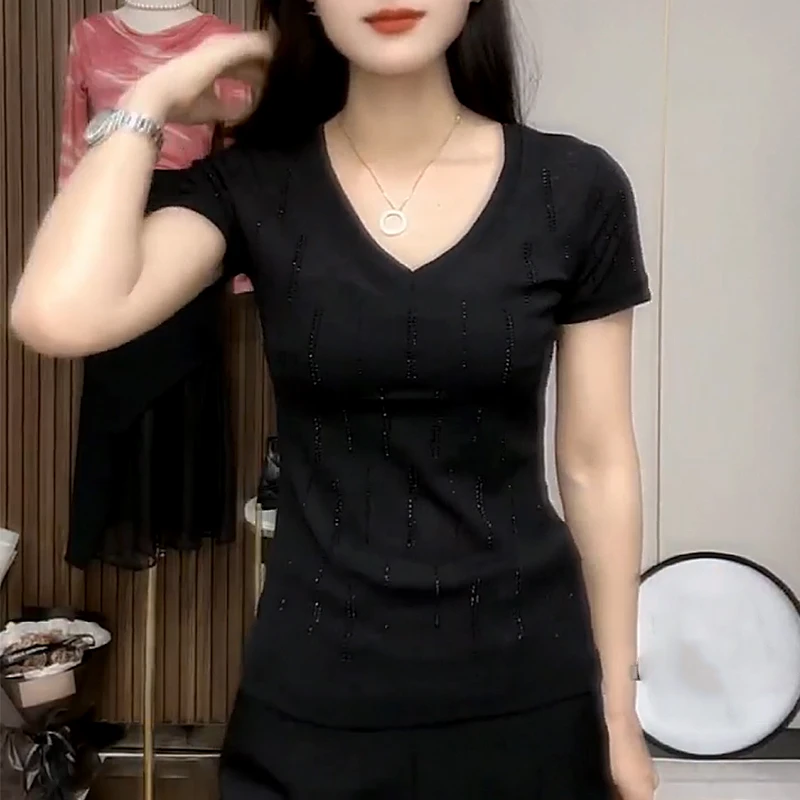 2025新款流行V领薄款微透烫钻短袖T恤女夏季修身显瘦洋气百搭上衣