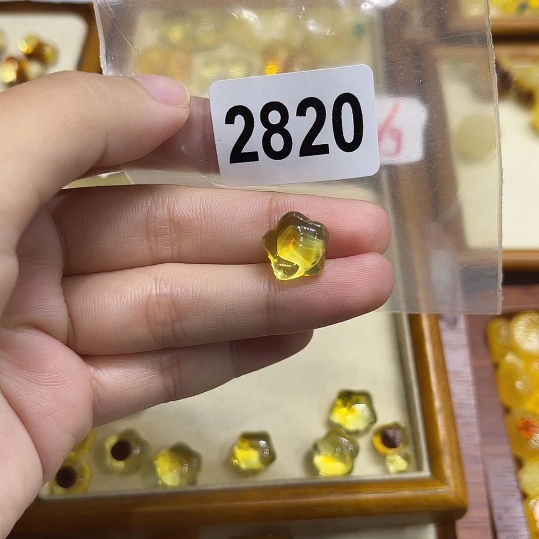 琥珀未镶嵌珠宝奇石