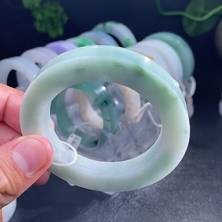 定制翡翠未镶嵌翡翠手镯