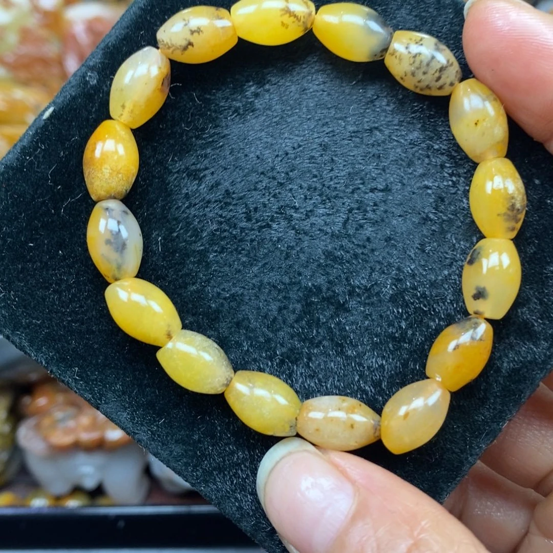 未镶嵌石英质玉（黄龙玉）颈饰