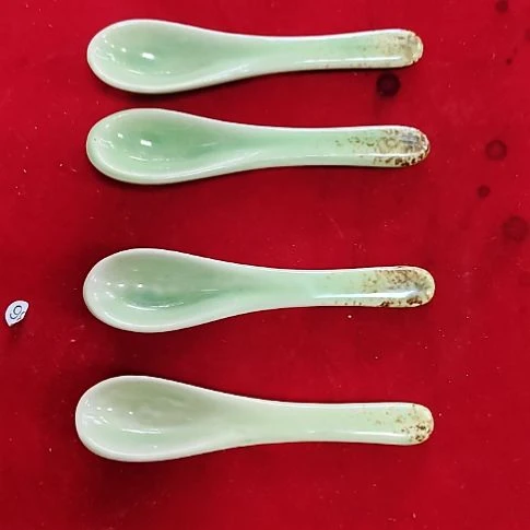 顺***。瓷片瓷片，各种摆件，沙锅！