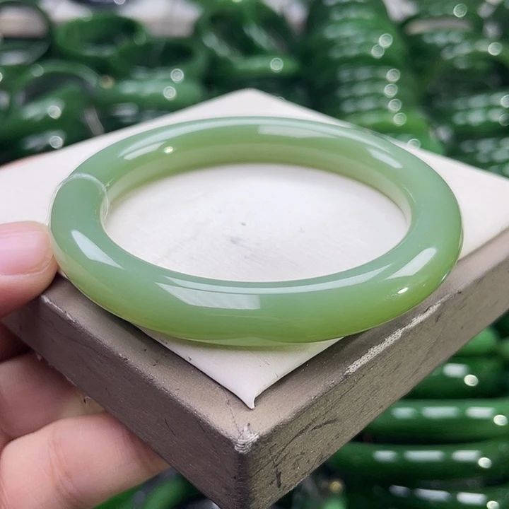 未镶嵌手镯和田玉（碧玉）
