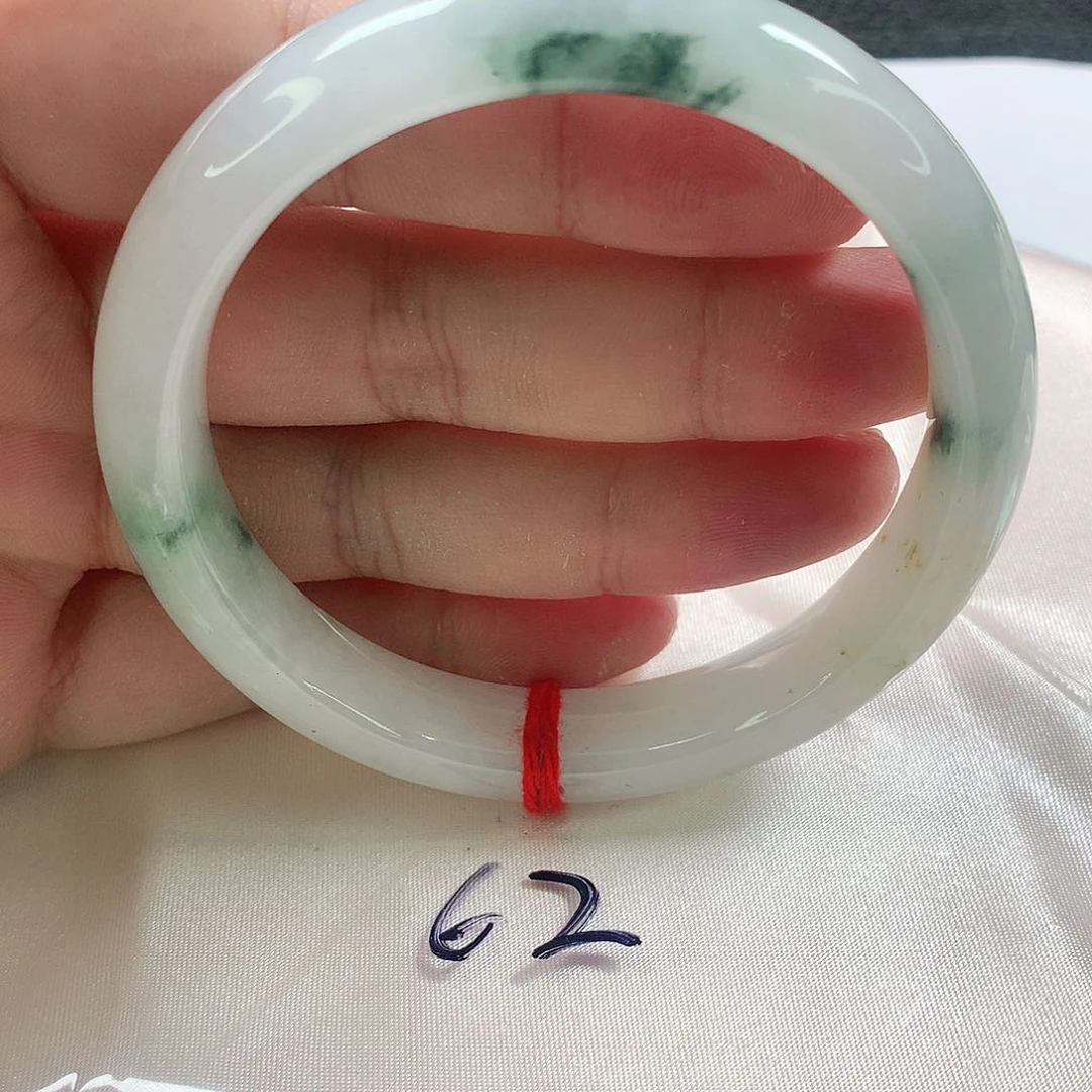 未镶嵌手镯翡翠61-62圈。360号