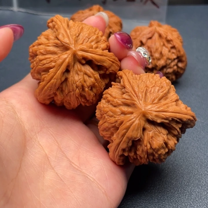 身***豪吊坠文玩核桃白狮子