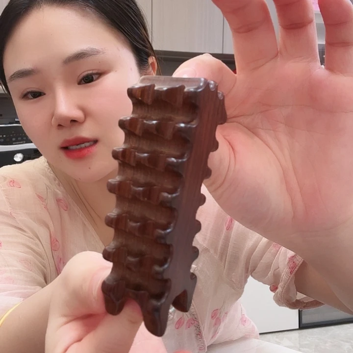红贵宝手把件微瑕