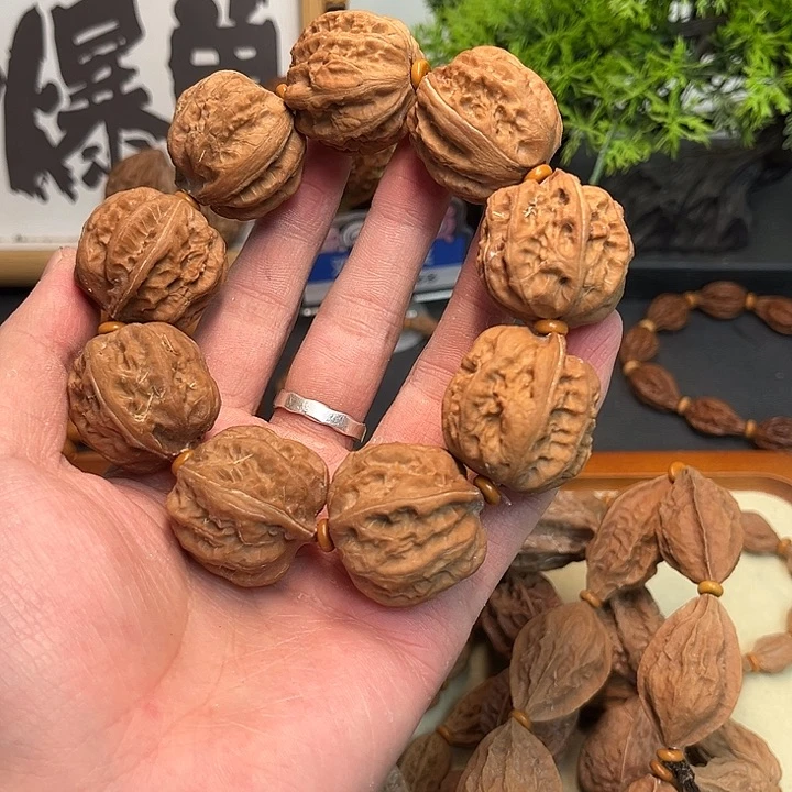 文玩核桃吊坠h**a核桃61