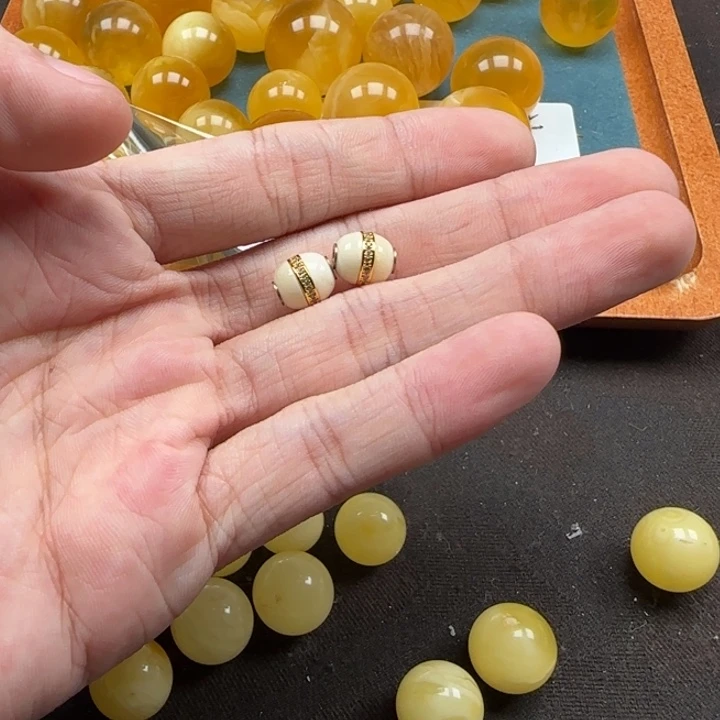 周***敏蜜蜡未镶嵌珠宝奇石天然9