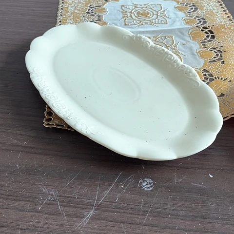 微瑕，不能明火，口径30高度2宽19，2个鱼盘黑点
