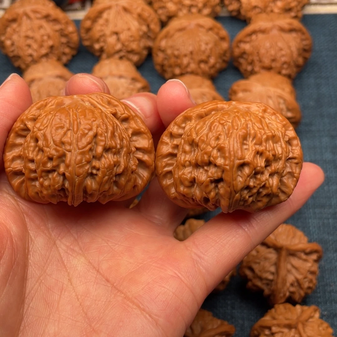 文玩核桃把件45全品毕业闷白满肉