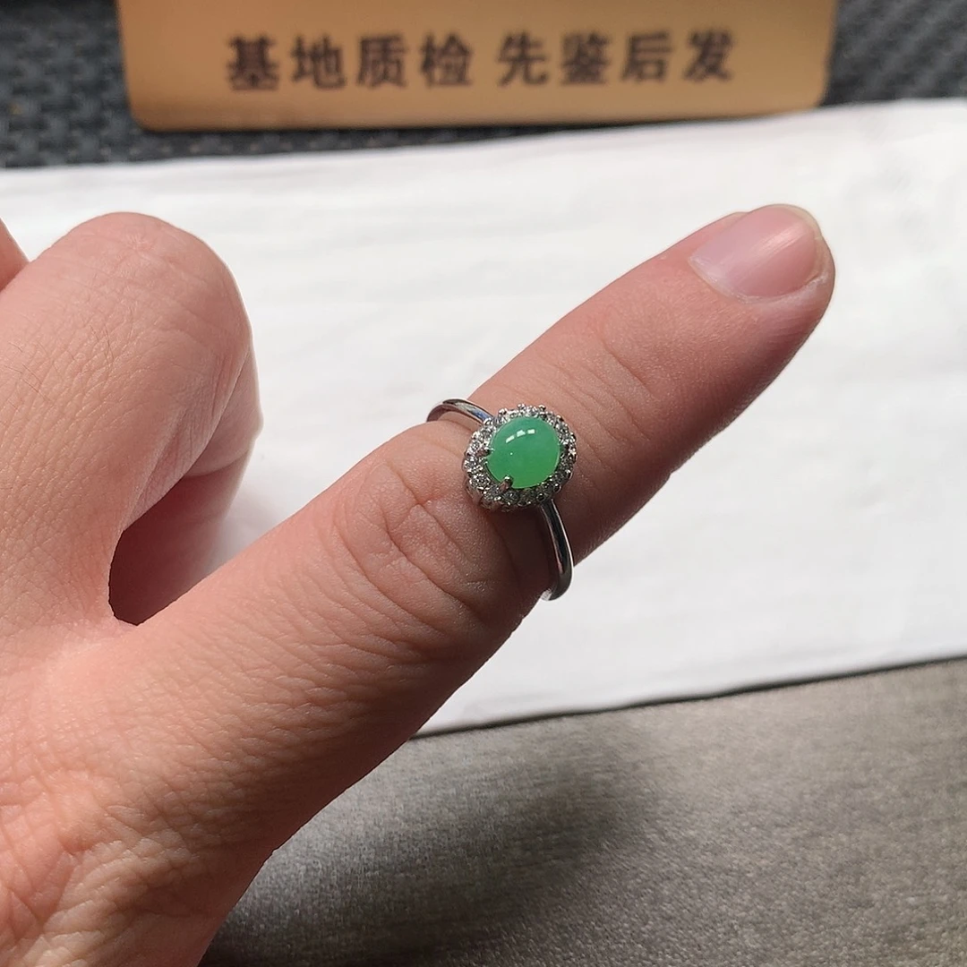 颈饰银S925镶嵌翡翠戒指