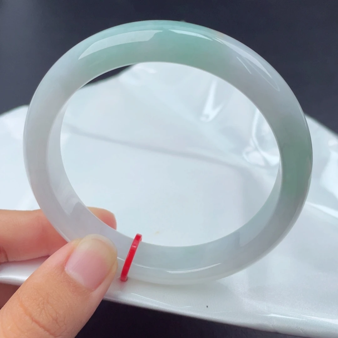 翡翠手镯未镶嵌正圈