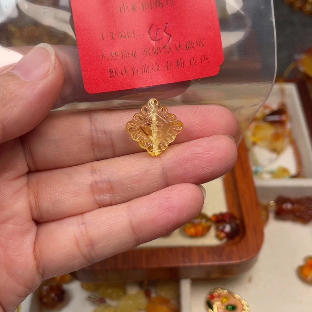 海****琥珀未镶嵌裸石43，微瑕
