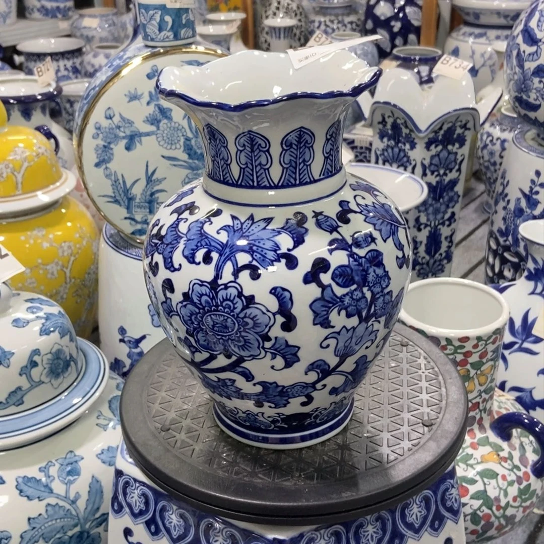 摆件花瓶手绘釉下彩