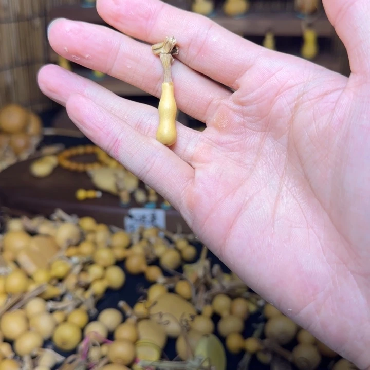 奣***给点上班呢扭扭捏捏