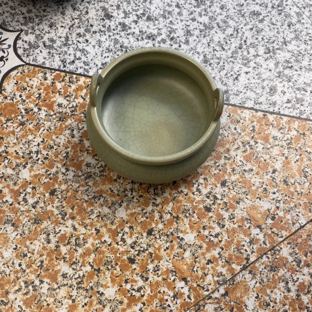 赏品三足炉一个上