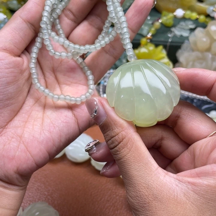 木***分蛇纹石玉未镶嵌吊坠