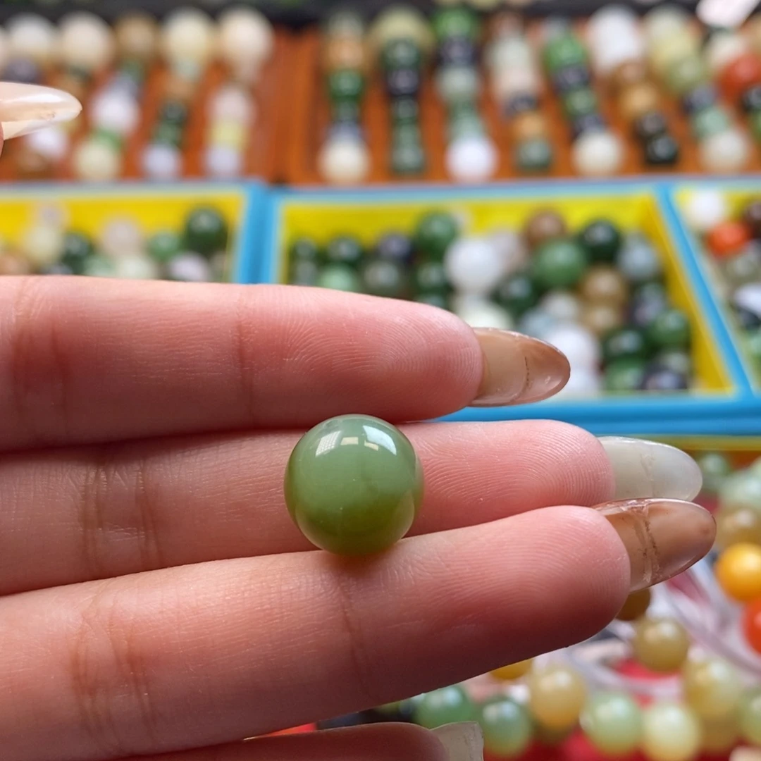 和田玉未镶嵌珠宝奇石福利苹果绿带糖单珠z12