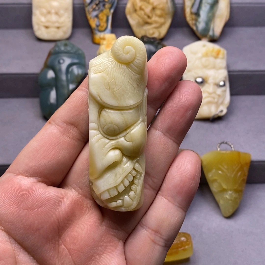 岫玉未镶嵌颈饰挂件