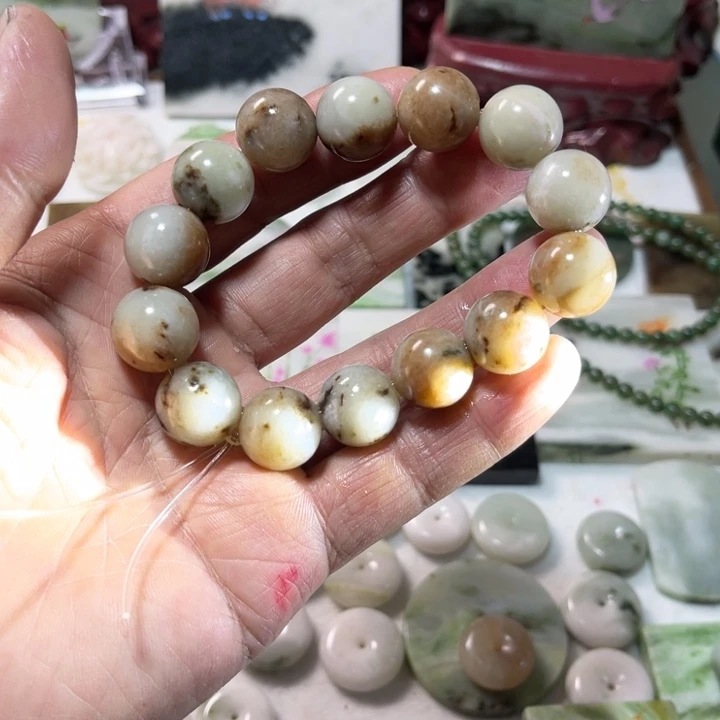 独山玉未镶嵌颈饰