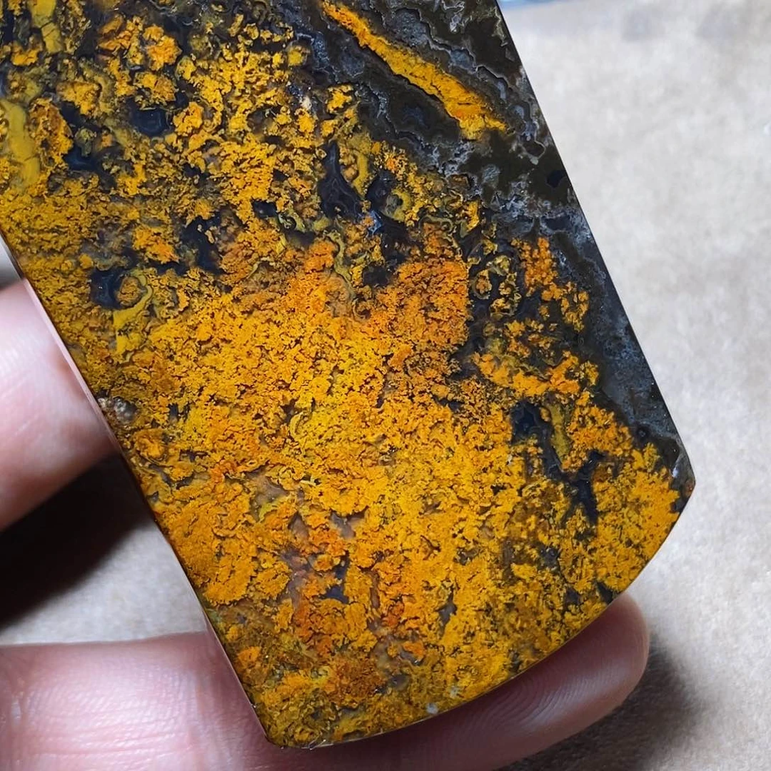 玛瑙/玉髓颈饰未镶嵌月**泉