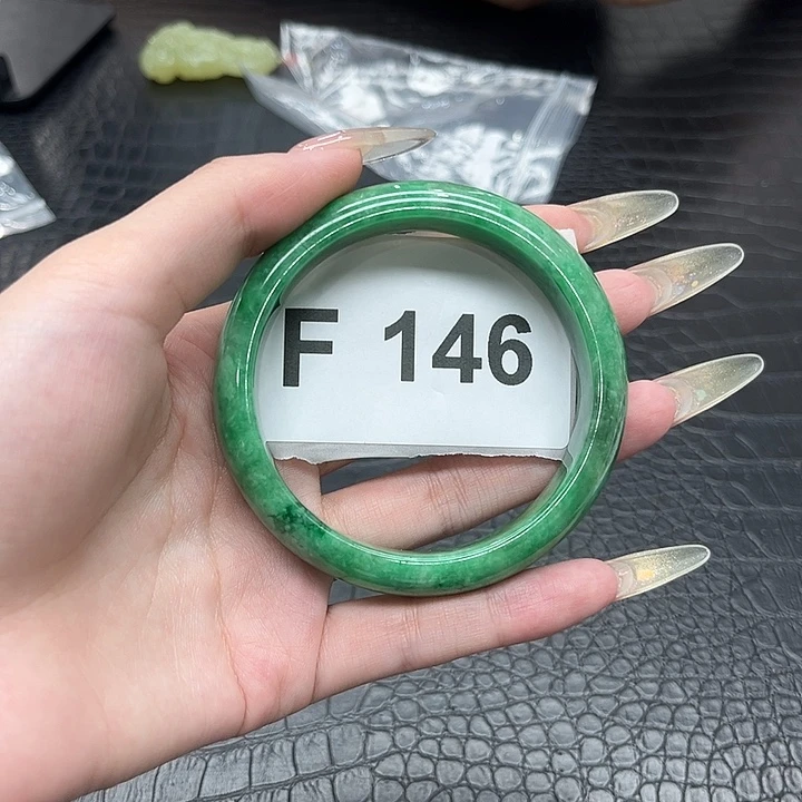 翡翠手镯未镶嵌默认微瑕