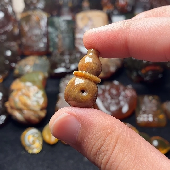琥珀未镶嵌颈饰99
