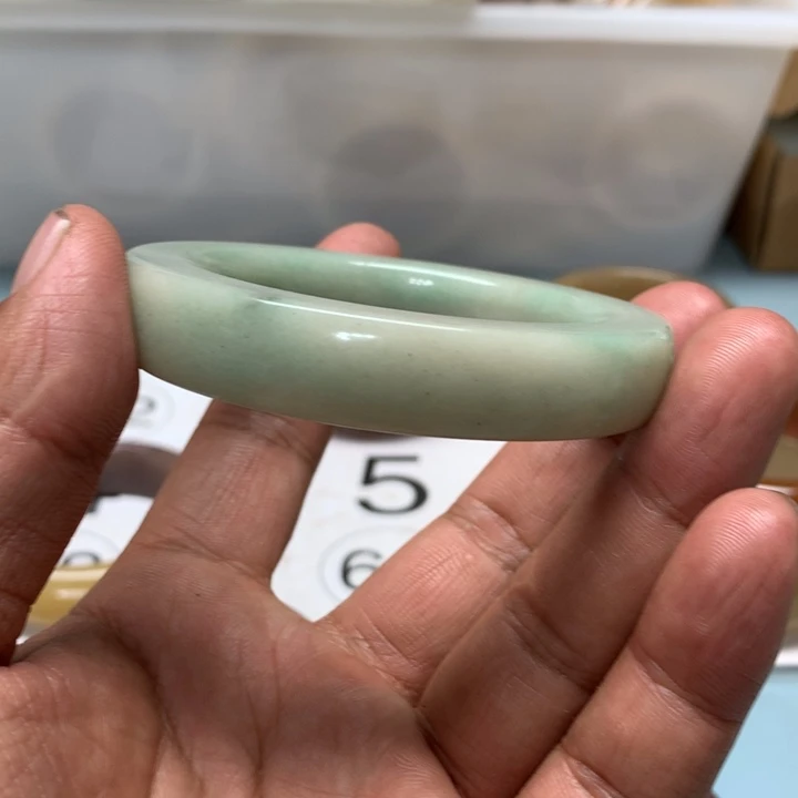 希***毅石英质玉（黄龙玉）合金颈饰