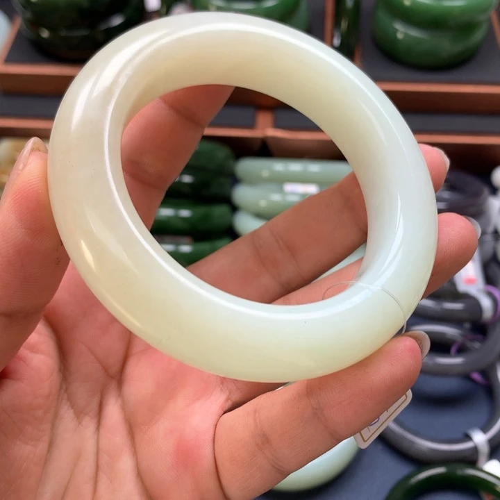 【闪购商品】未镶嵌手镯和田玉