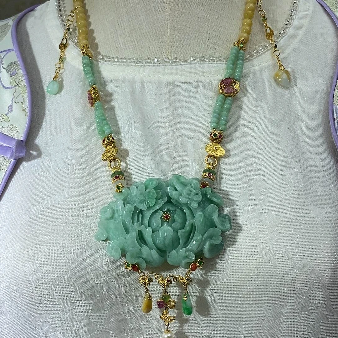 翡翠未镶嵌颈饰吊坠