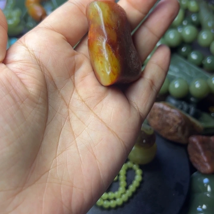 未镶嵌岫岩老玉（透闪石质玉）挂件