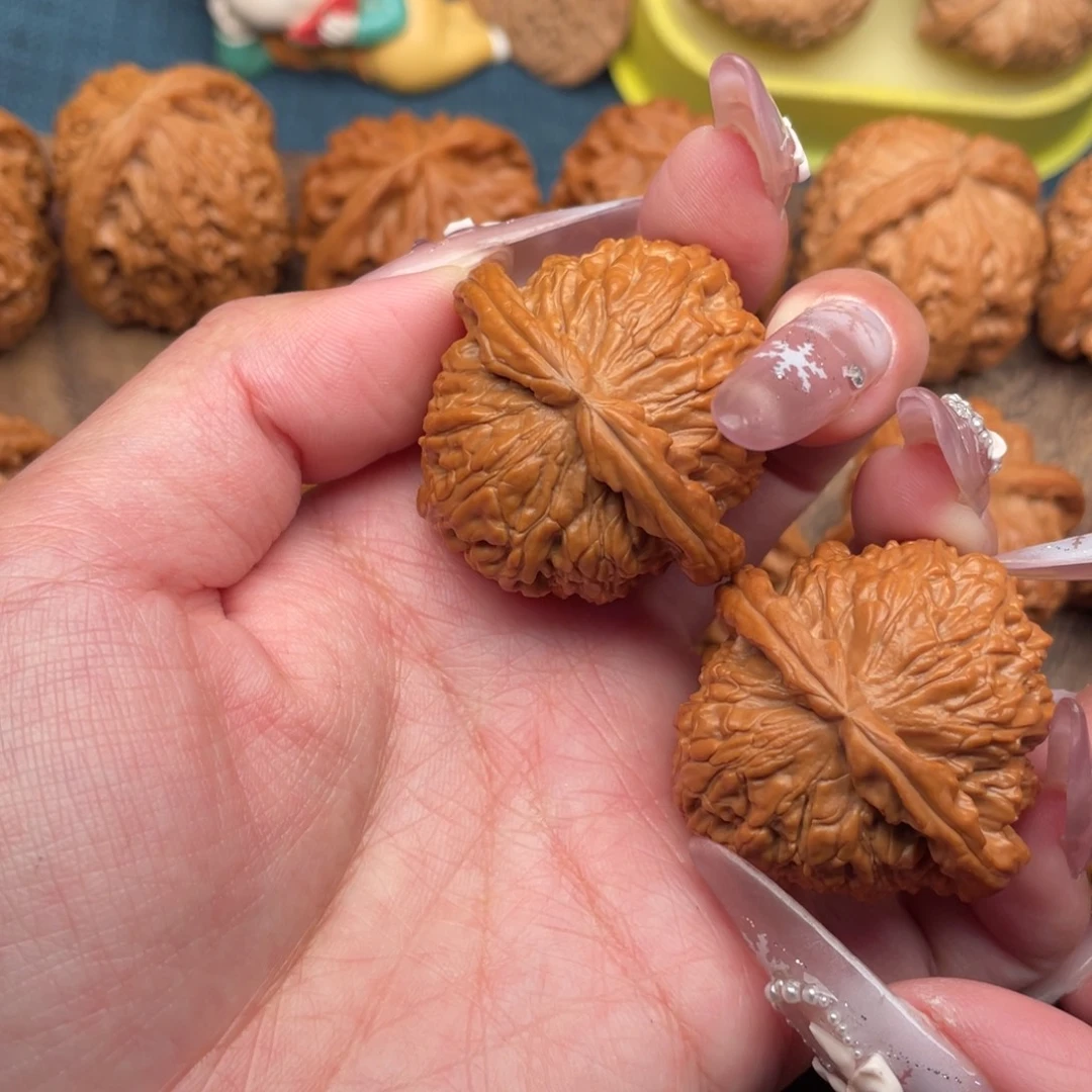 把件文玩核桃全品精配红皮白狮子39