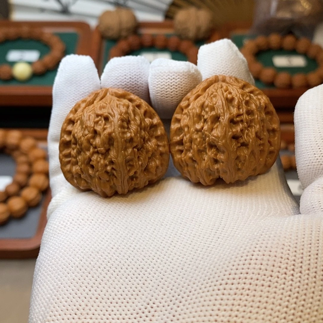 文玩核桃手串白狮子