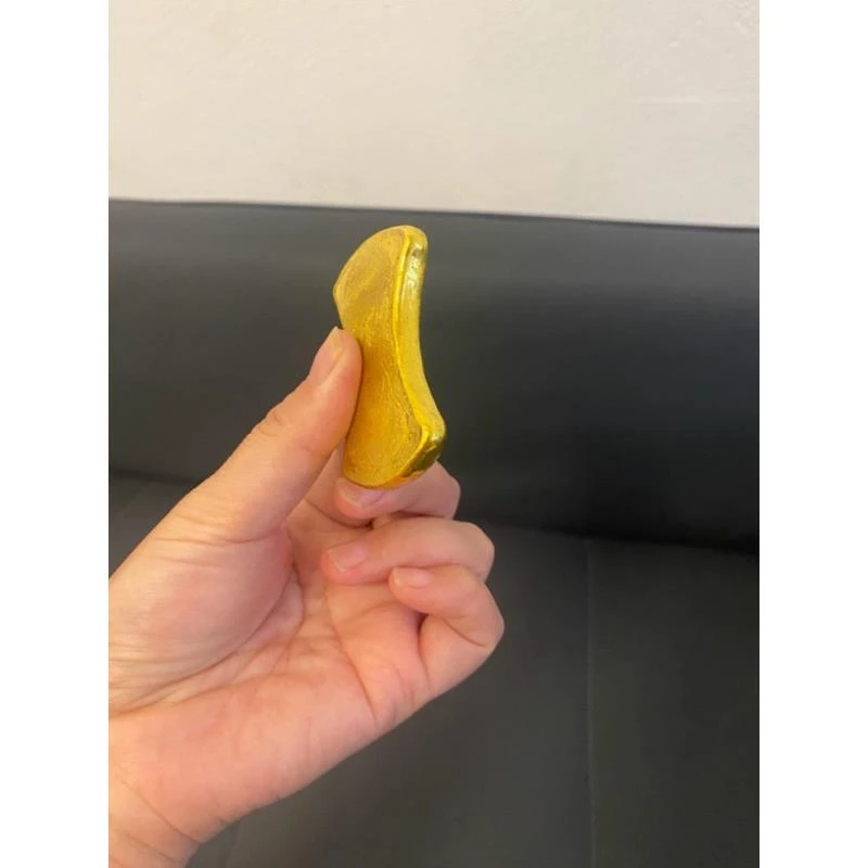 ZYU复古金色实心中型小蛮腰摆件
