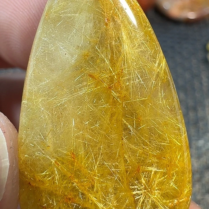独***归未镶嵌颈饰水晶你