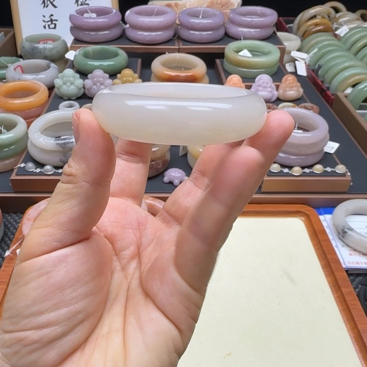 石英岩玉未镶嵌手镯52.5