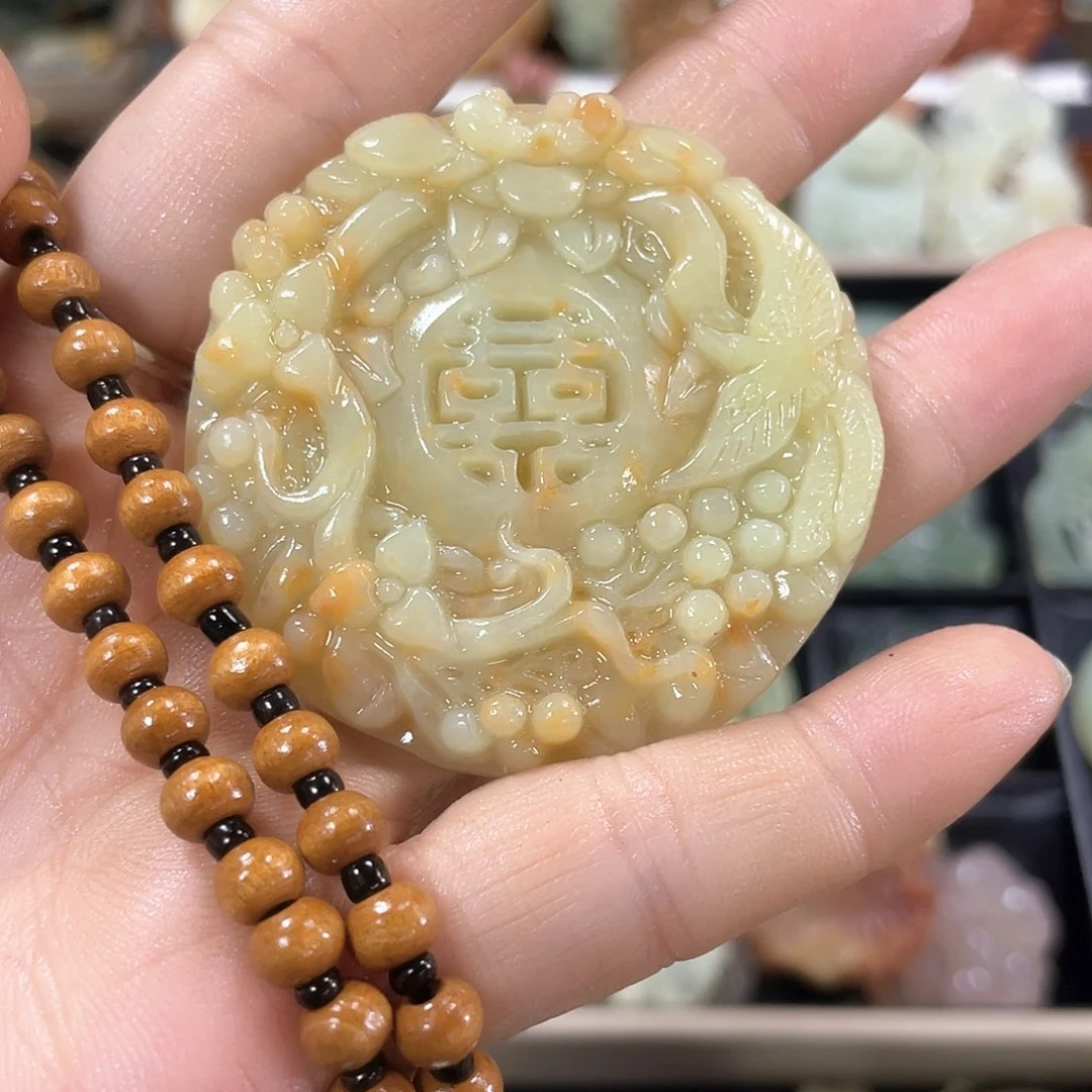 蛇纹石玉颈饰未镶嵌
